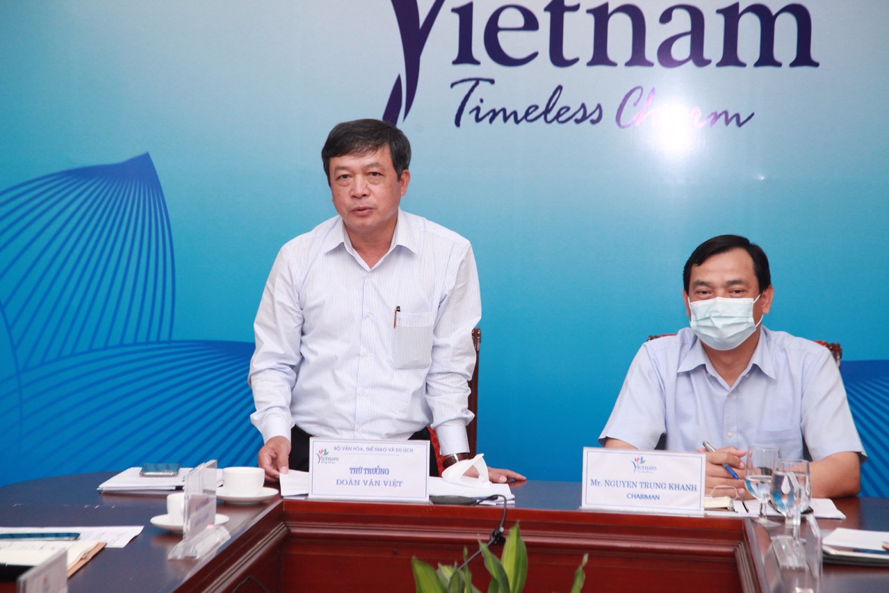 Thứ trưởng Bộ VHTTDL Đoàn Văn Việt phát biểu tại buổi làm việc với Tổng cục Du lịch